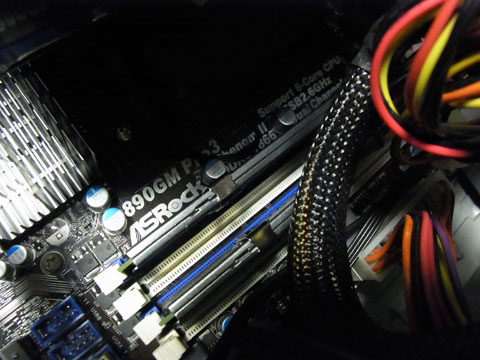 狭いケースだから挿しちゃうと何も見えません。