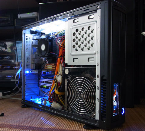 ※光るファンは後付け