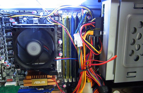 24pinコネクタ周りギッチギチ