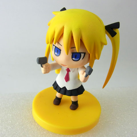 さすがに銃のディティールは最小限のソーニャ。ニヤリととしている。