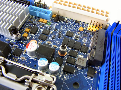 24pinとUSB2.0(黄)とMiniCard