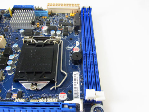 メモリを挿すと壁になる