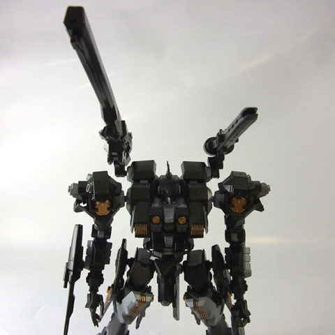 同じ機体ベースとはいえ、武装と色で随分印象が変わるものだ。