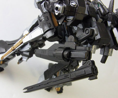 レーザーキャノンは折りたたみ・展開ギミック付き。