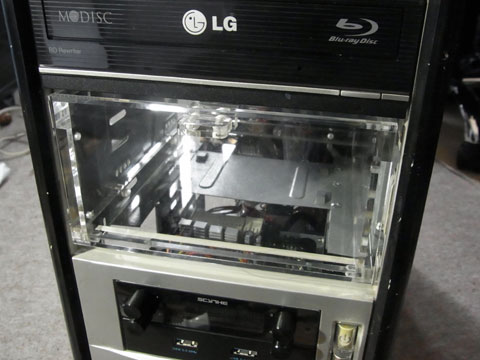 底にはファンコンの基盤が見えるけどまあいいよね