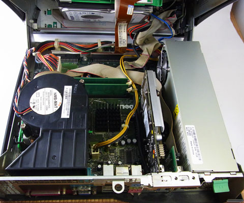 OPTIPLEX GX280(ドライブ類は側面に装着される)