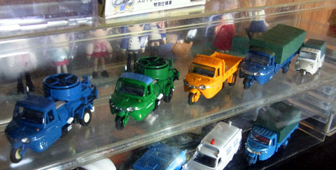 ショーケースはオート三輪に占領されました