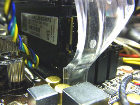 ASRockの片ラッチタイプでも安定