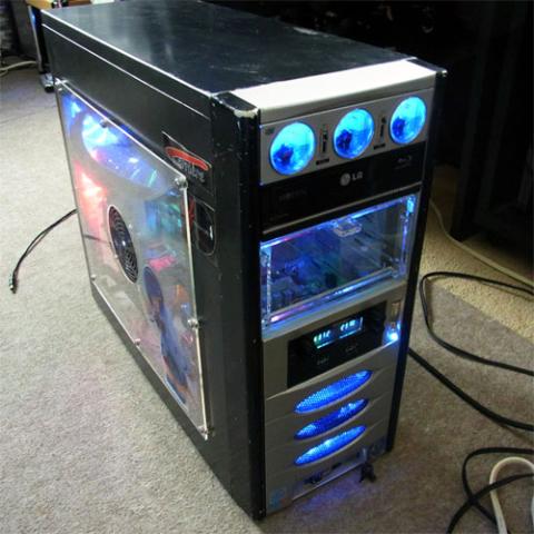 でもアナログメーターは外さない