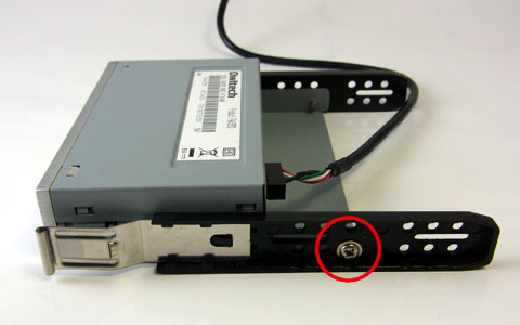 これまで使っていたOwltech FA405M P183だとネジが片側1箇所しか使えない