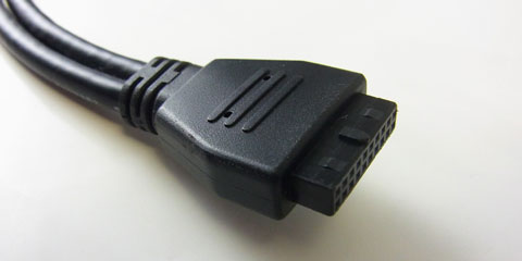 接続コネクタはピンヘッダ