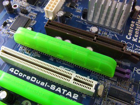 PCIexpress用 手前がPCI用