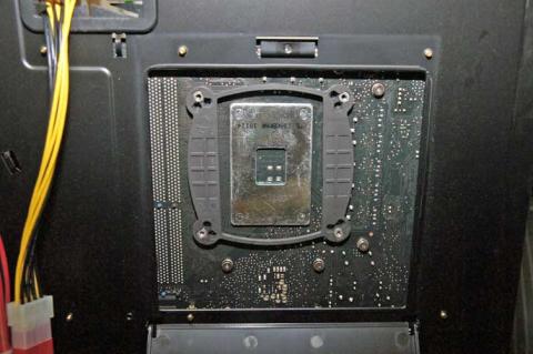 マザー背面に取り付け