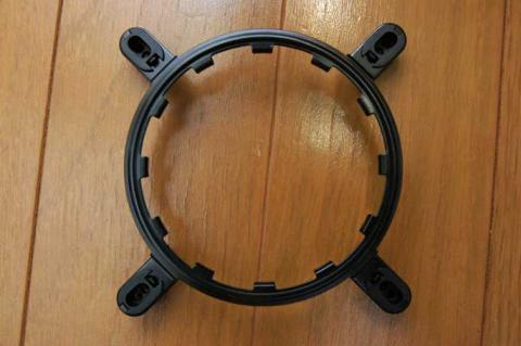 マウンターにもネジを取り付け