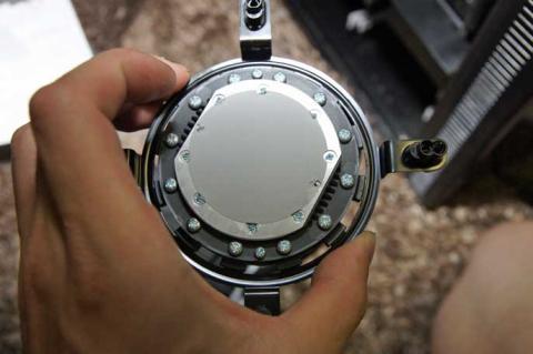 本体にマウンターを被せます。