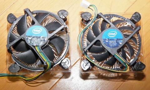 左が2600k付属クーラー。右がG620T付属のもの。