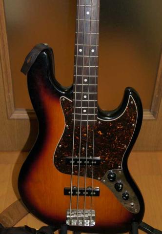 ピックガードが交換されていた