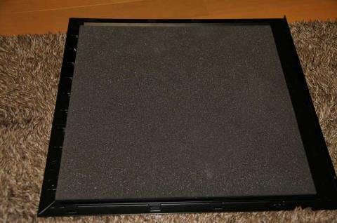 サイドパネルには吸音シートが付いています。