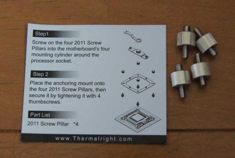 付属品はスクリューと簡易説明書のみ