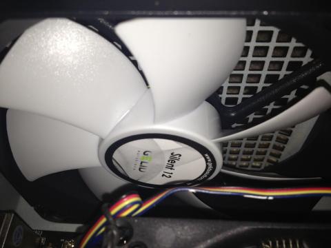 白いブレートが印象的です