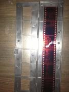 フィルムを固定するレール