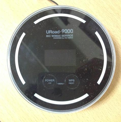 丸い形が掃除機ロボット・ルンバをほうふつとさせます。