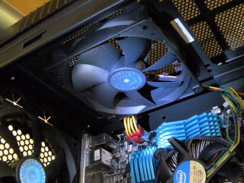 天板の後部120mmファン