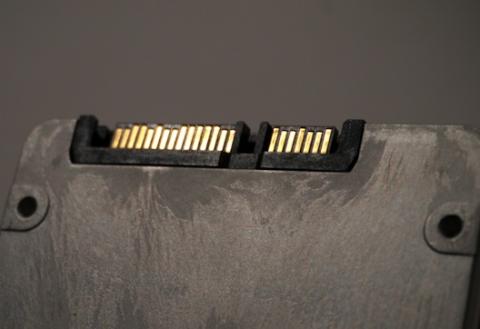 端子はキラキラと輝く