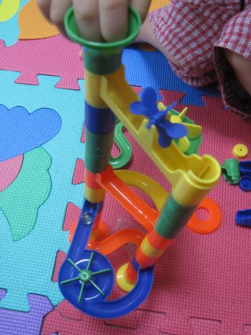 ビー玉が転がってるのがわかるでしょうか!