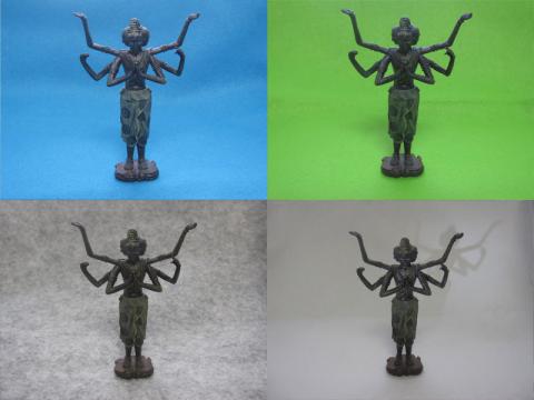 比較画像 上:空・黄緑 下:灰・白ライト有