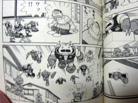 閉じてるあたりが特に黄ばんでます …何か見たことのあるものが…。