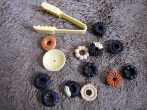 ドーナツ12個+トング+皿