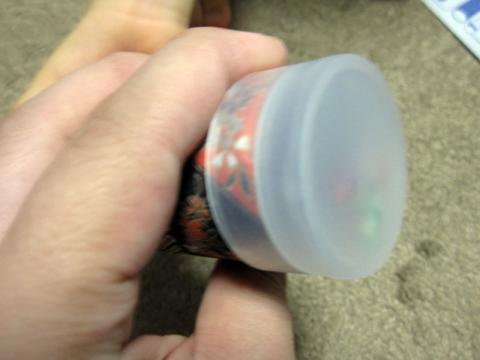 (9)小石の入ったキャップを装着