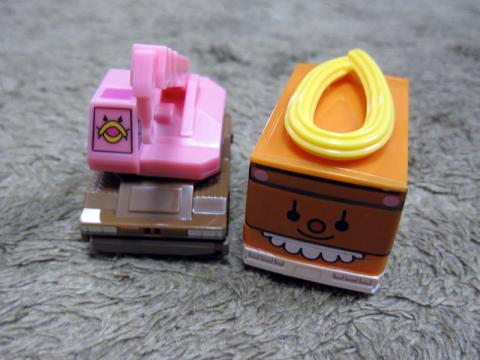 何で一つだけドーナツが乗っかってるのか…。