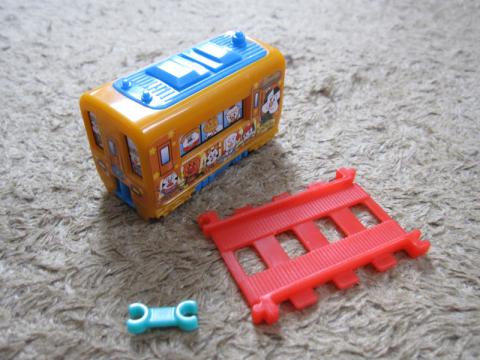 おむすびまん号 知らないキャラがいっぱい乗ってます…。