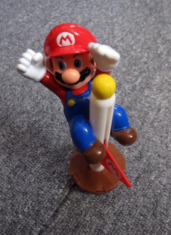 マリオが下がるとポールが上がる