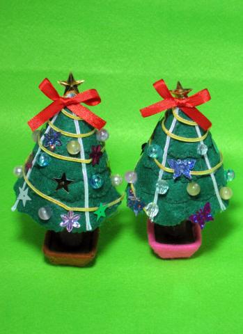 さらに飾り付けました、ピンク鉢は娘の希望~