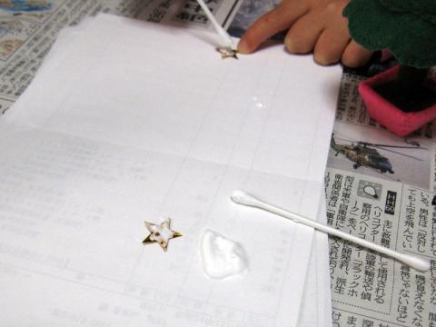 お星さまのスパンコールを2枚合わせにします