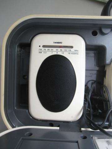 レフトスピーカー兼アンプ兼ラジオ