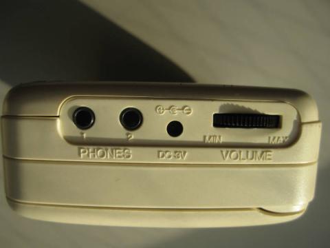 2つまでヘッドホンを差せます