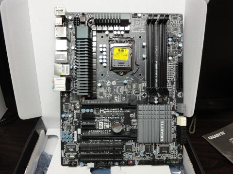 裸のマザーボード