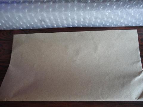 包装された魔法の杖と魔法魔術学校の手紙が入っています