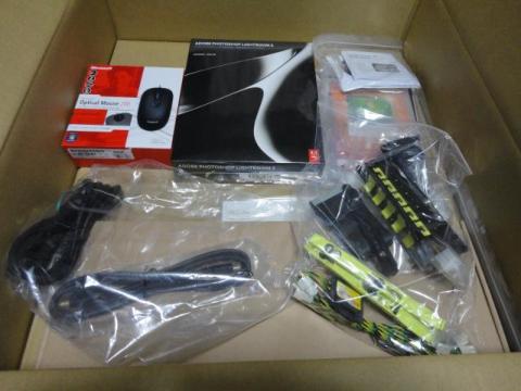 箱上段は付属品が入ってますね