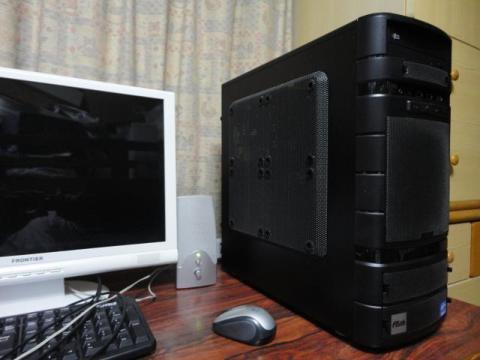 机に置いてみるとこんな具合です