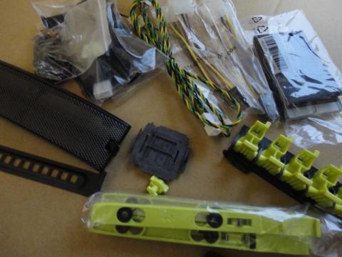 HDDやSSD増設時に使いますね