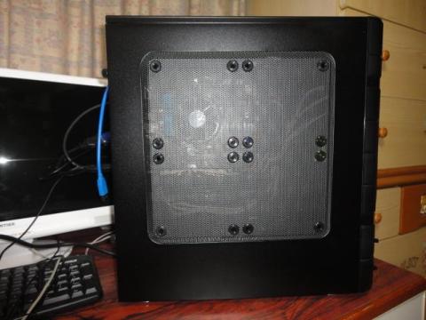 左側面からみるとCOOLな感じですね