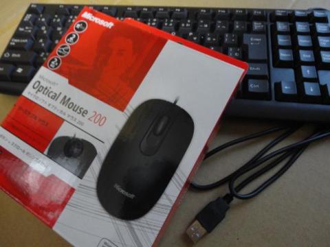付属していたキーボードとマウスです