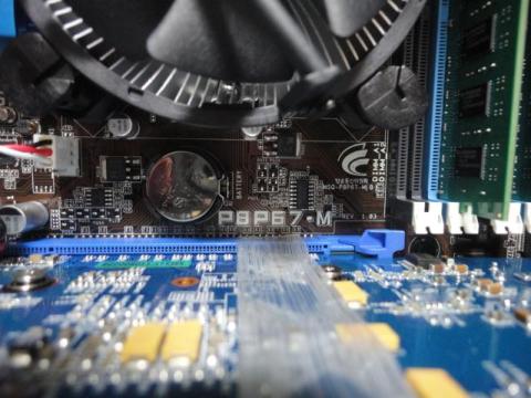 マザーボードファンがチラリ~