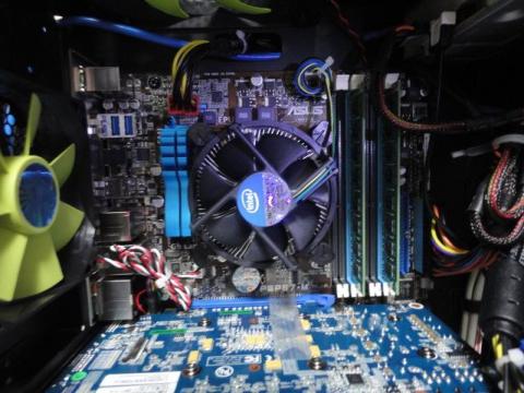 マザーボードはASUSTeK P8P67-Mです