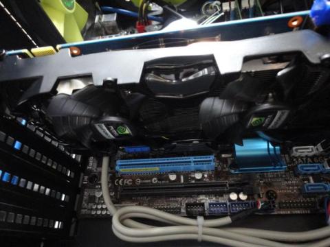 nVIDIA GeForce GTX 560 Tiのグラボですね